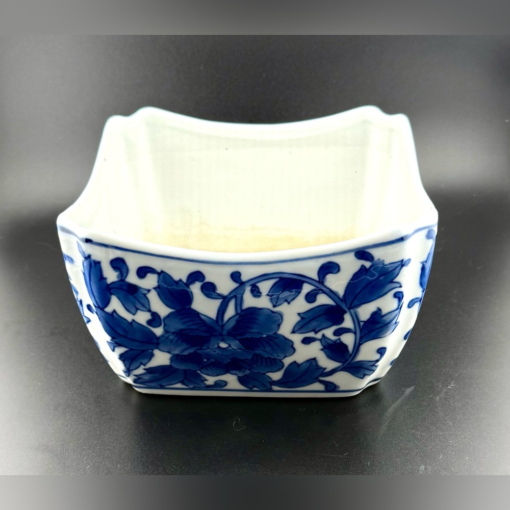 Blue & White bowl/planter. 6.5” x 3.5”H